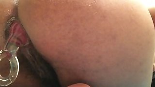 Twerking with butt plug & anal beads - Pussy Fart